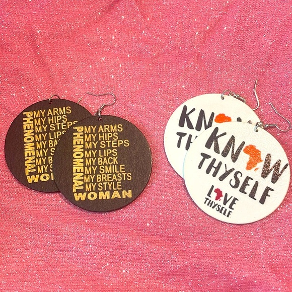 Empowering and beautifully crafted earrings - Picture 1 of 4